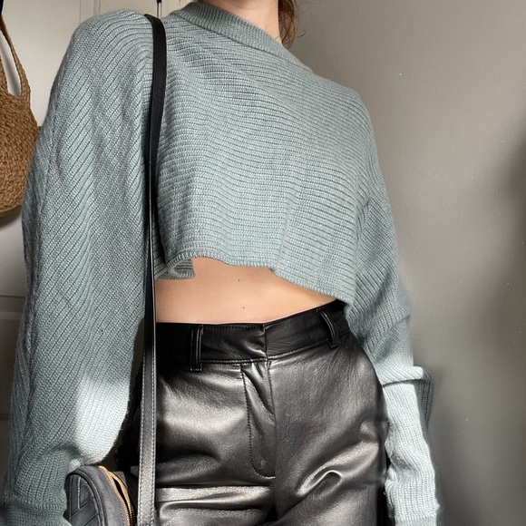 Aritzia Sweater - Picture 2 of 5